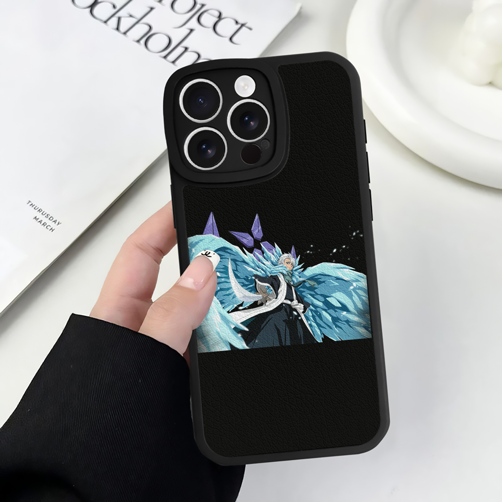 （画像用） ブリーチ 日番谷冬獅郎（ひつがや とうしろう） BLEACH Hitsugaya Toushirou 【iPhone 16シリーズ対応】シリコンスマホケース（レザー調） 材質：シリコン